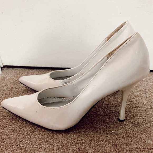 Wet Seal Pointed White Heels - Picture 2 of 2